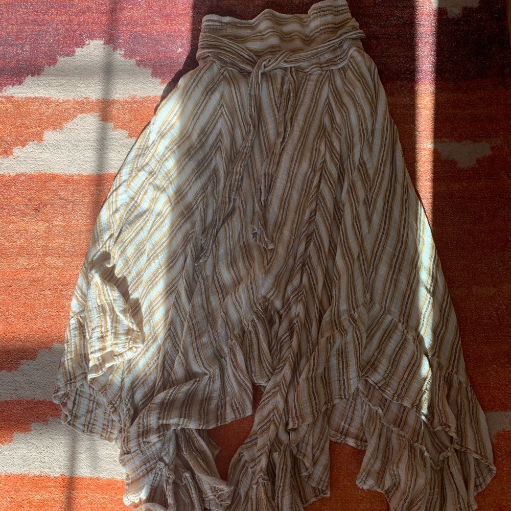 Beachy and boho free people maxi / midi skirt ✨